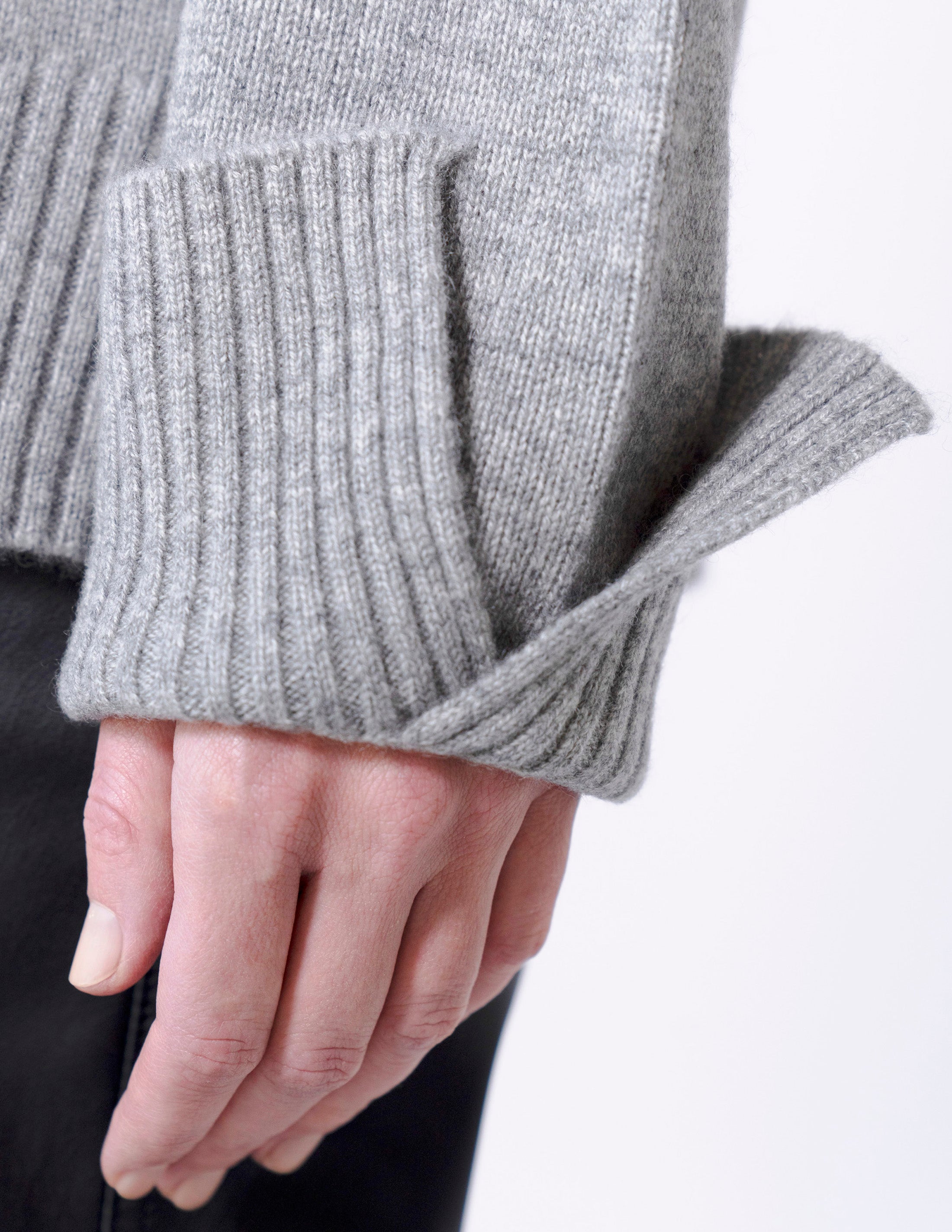 Cashmere Turtleneck Top in Gray