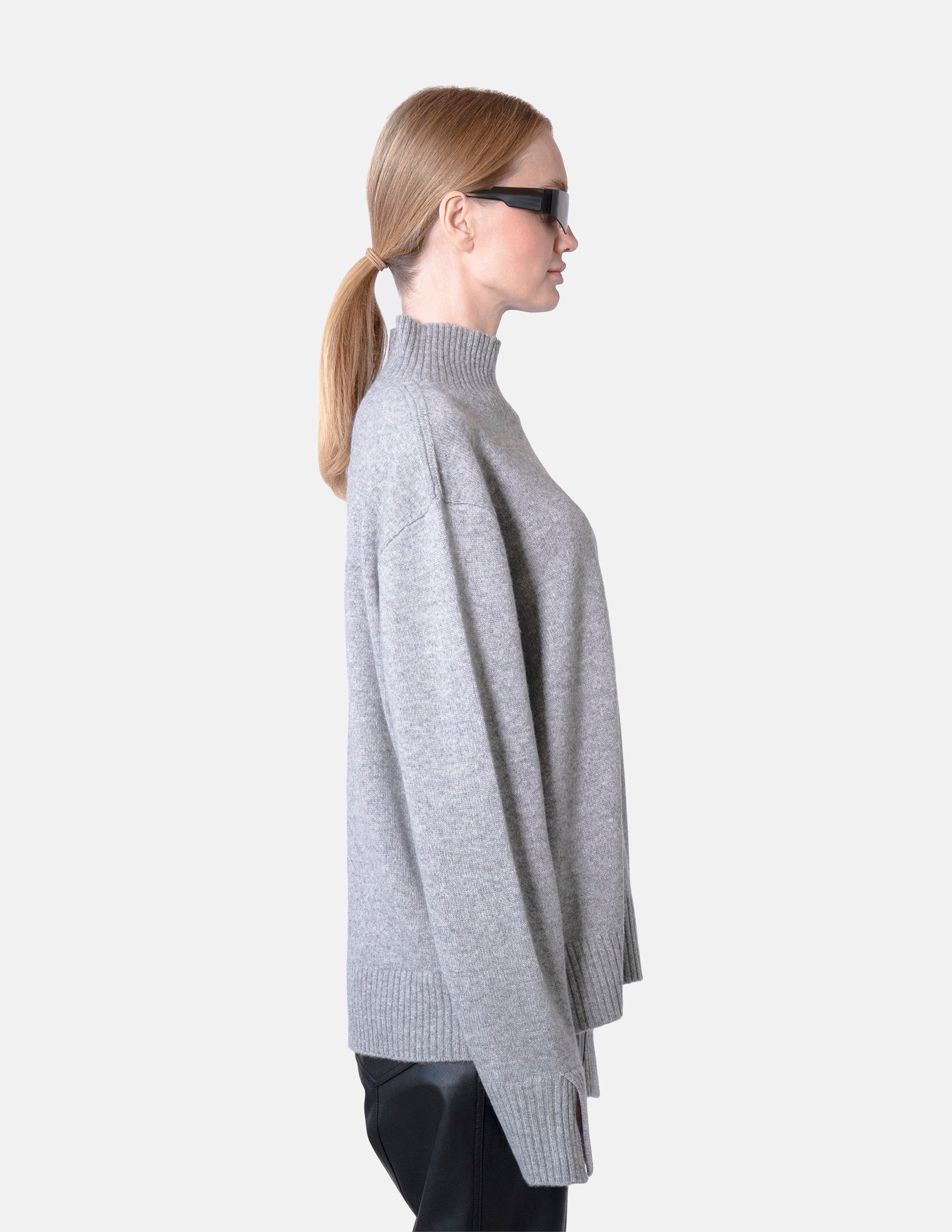 Cashmere Turtleneck Top in Gray